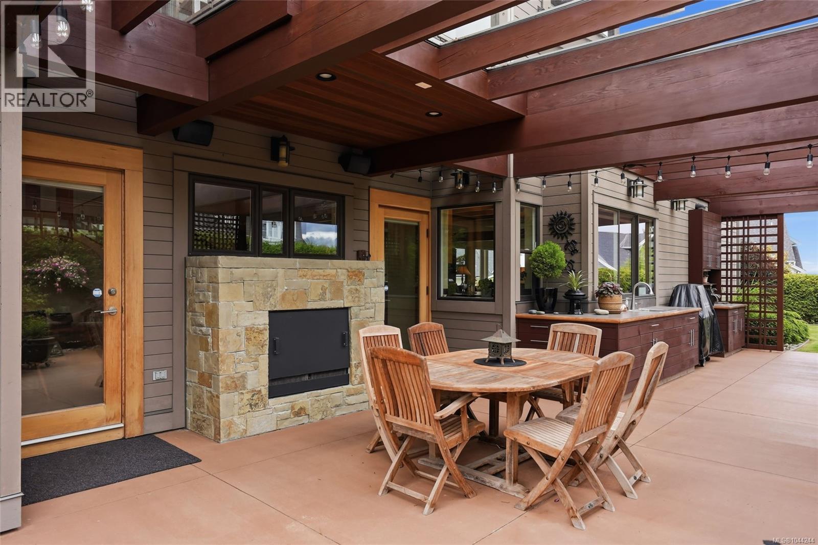 880 Bluffs Dr - 29