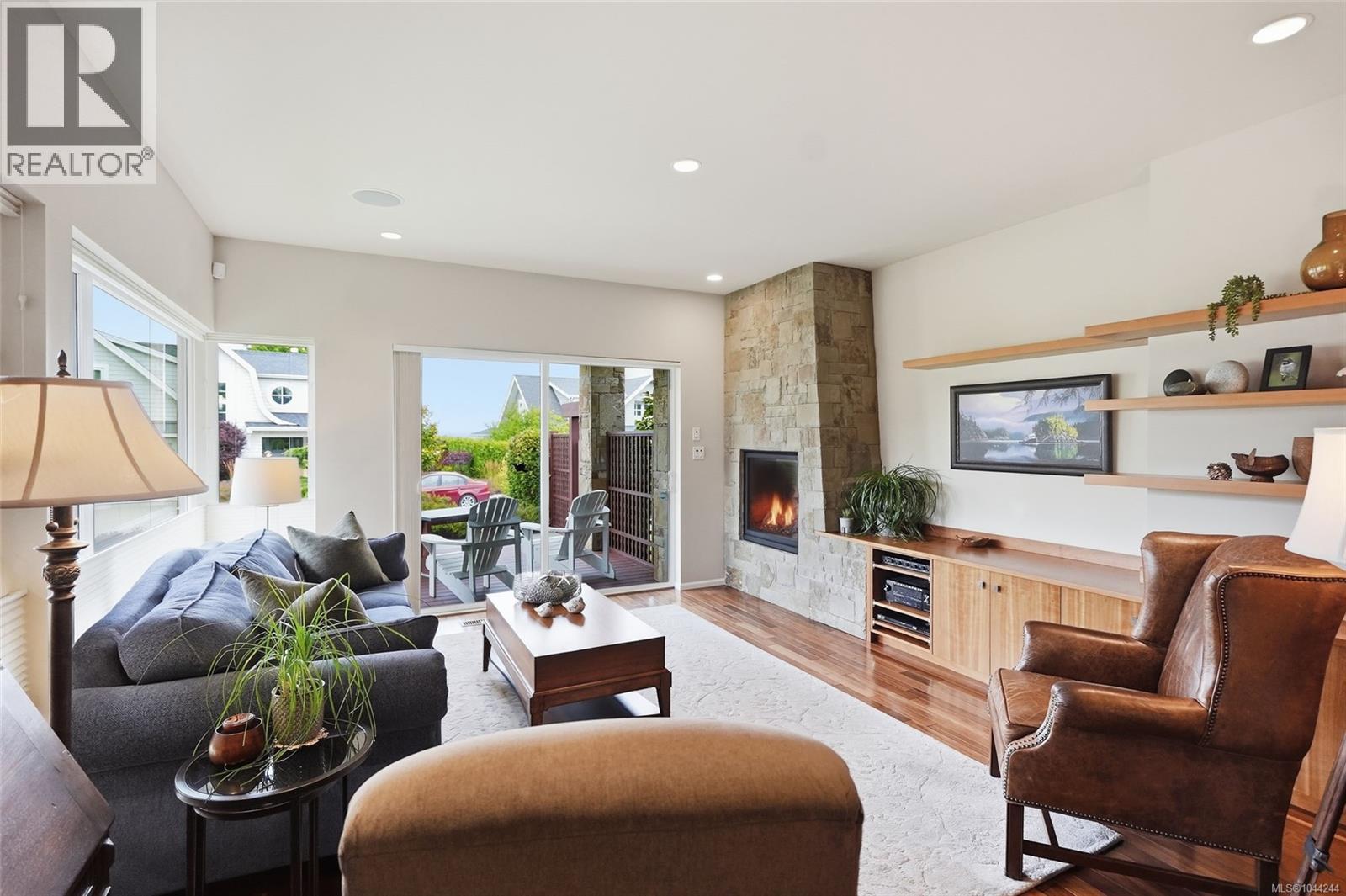 880 Bluffs Dr - 3