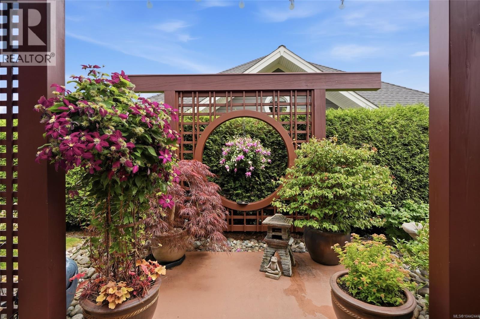 880 Bluffs Dr - 32