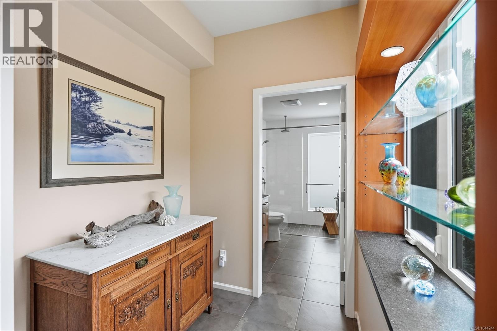 880 Bluffs Dr - 38