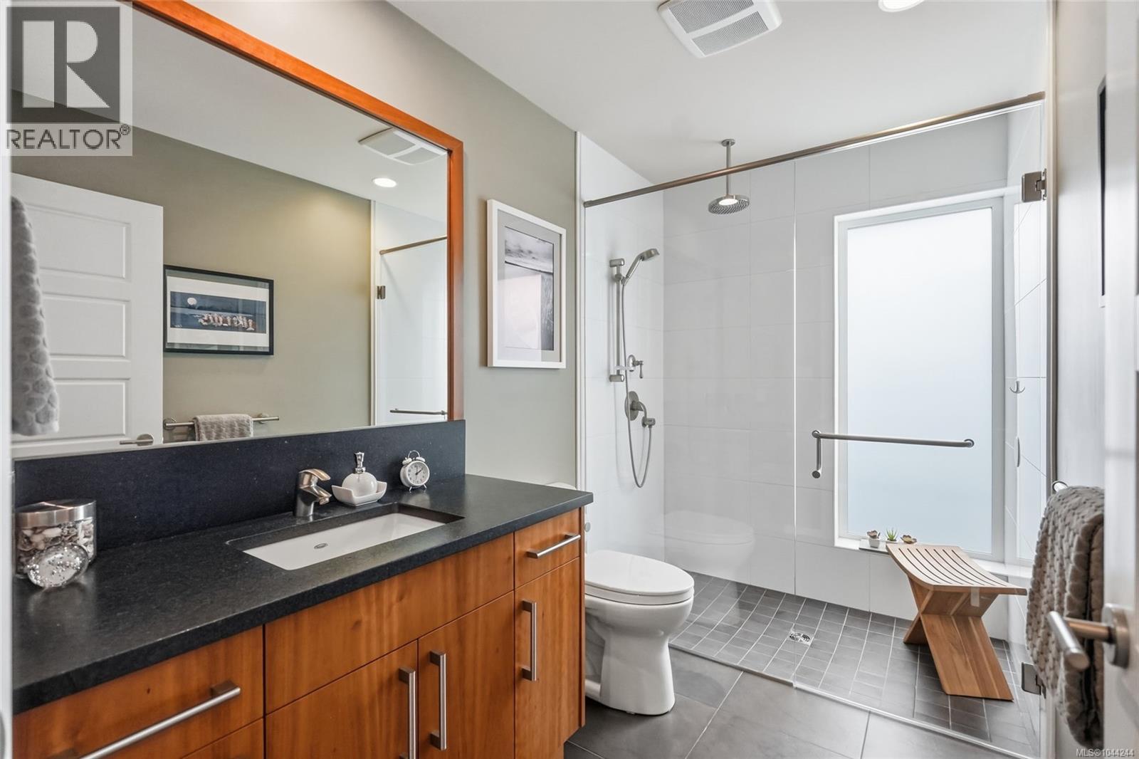 880 Bluffs Dr - 39