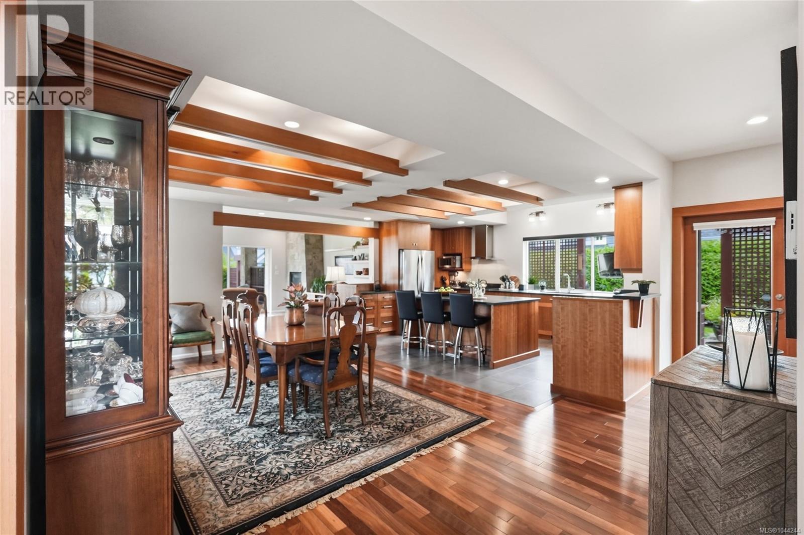 880 Bluffs Dr - 4