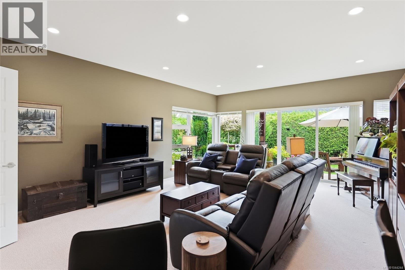 880 Bluffs Dr - 5