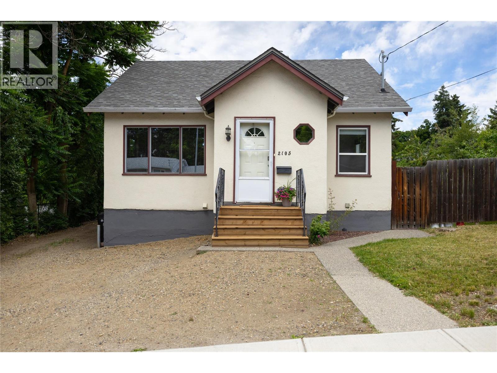 2105 32 Avenue - 1