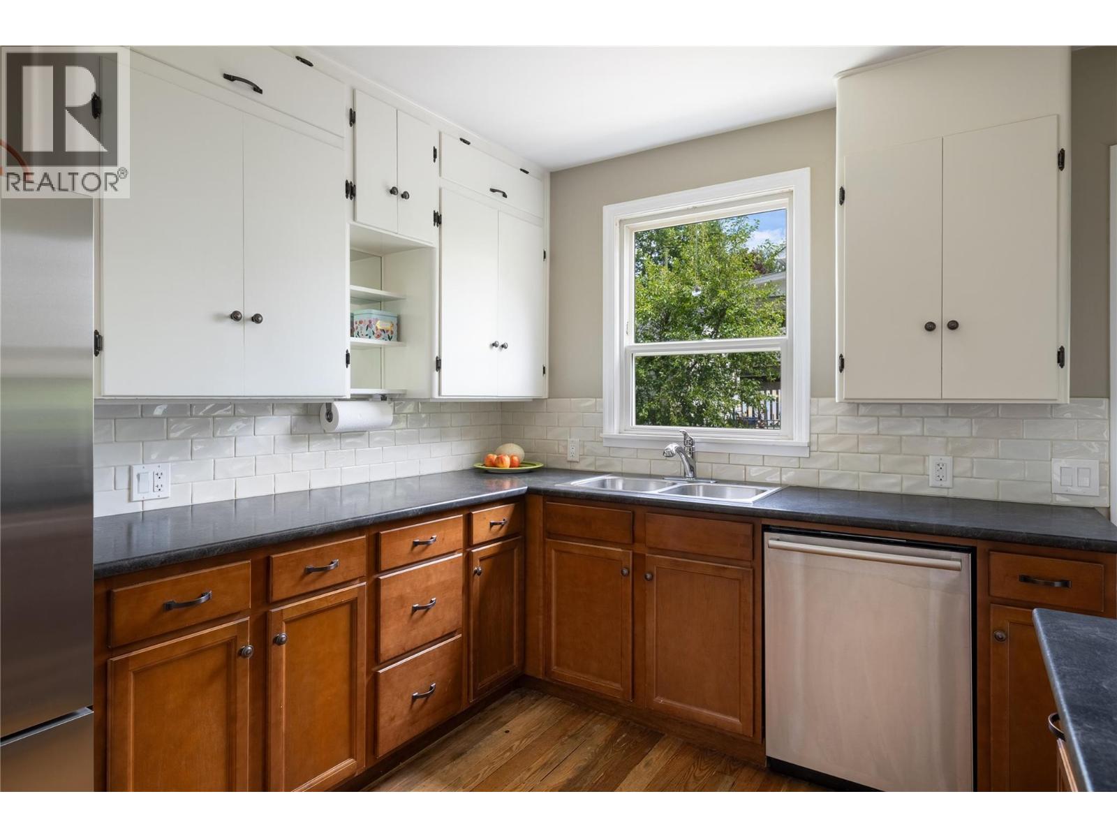 2105 32 Avenue - 20