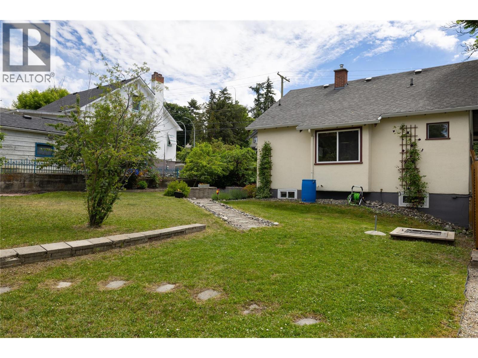 2105 32 Avenue - 9