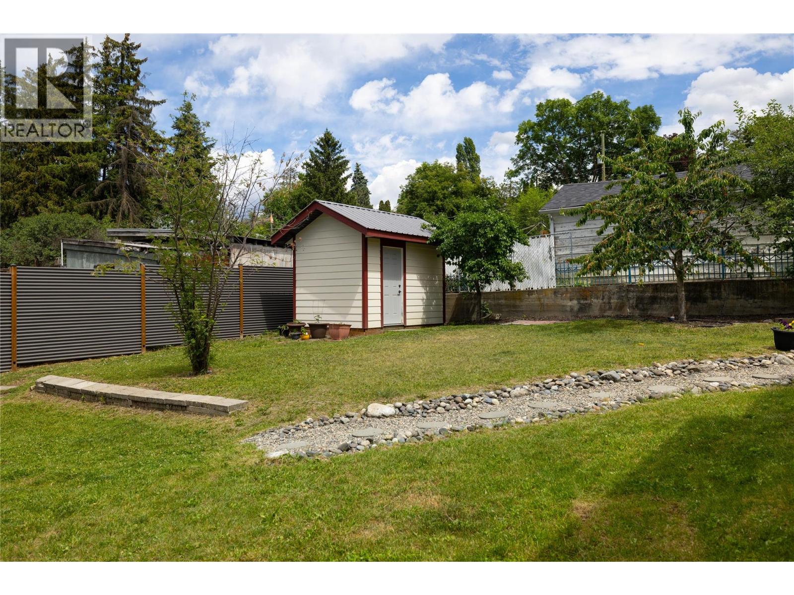 2105 32 Avenue - 10