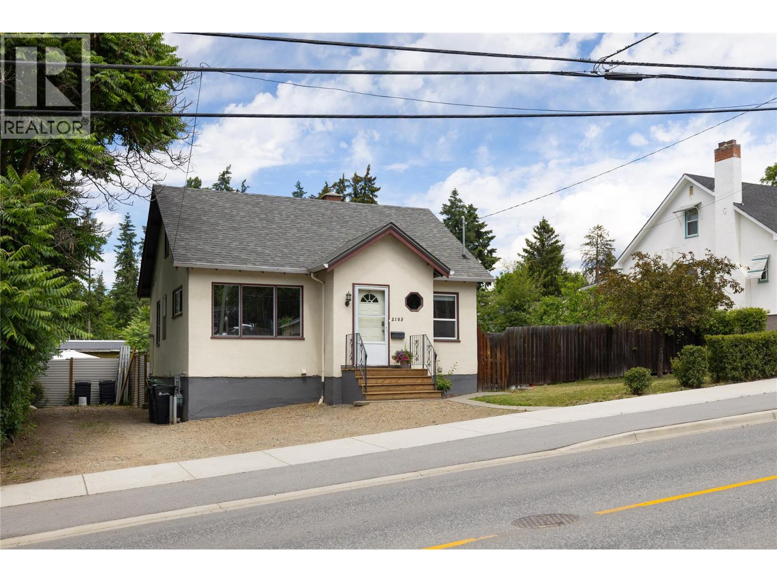 2105 32 Avenue - 2