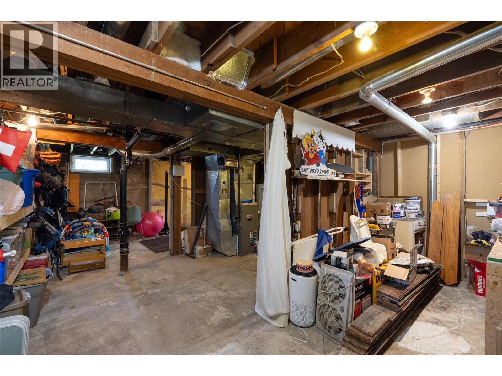 2105 32 Avenue - 32