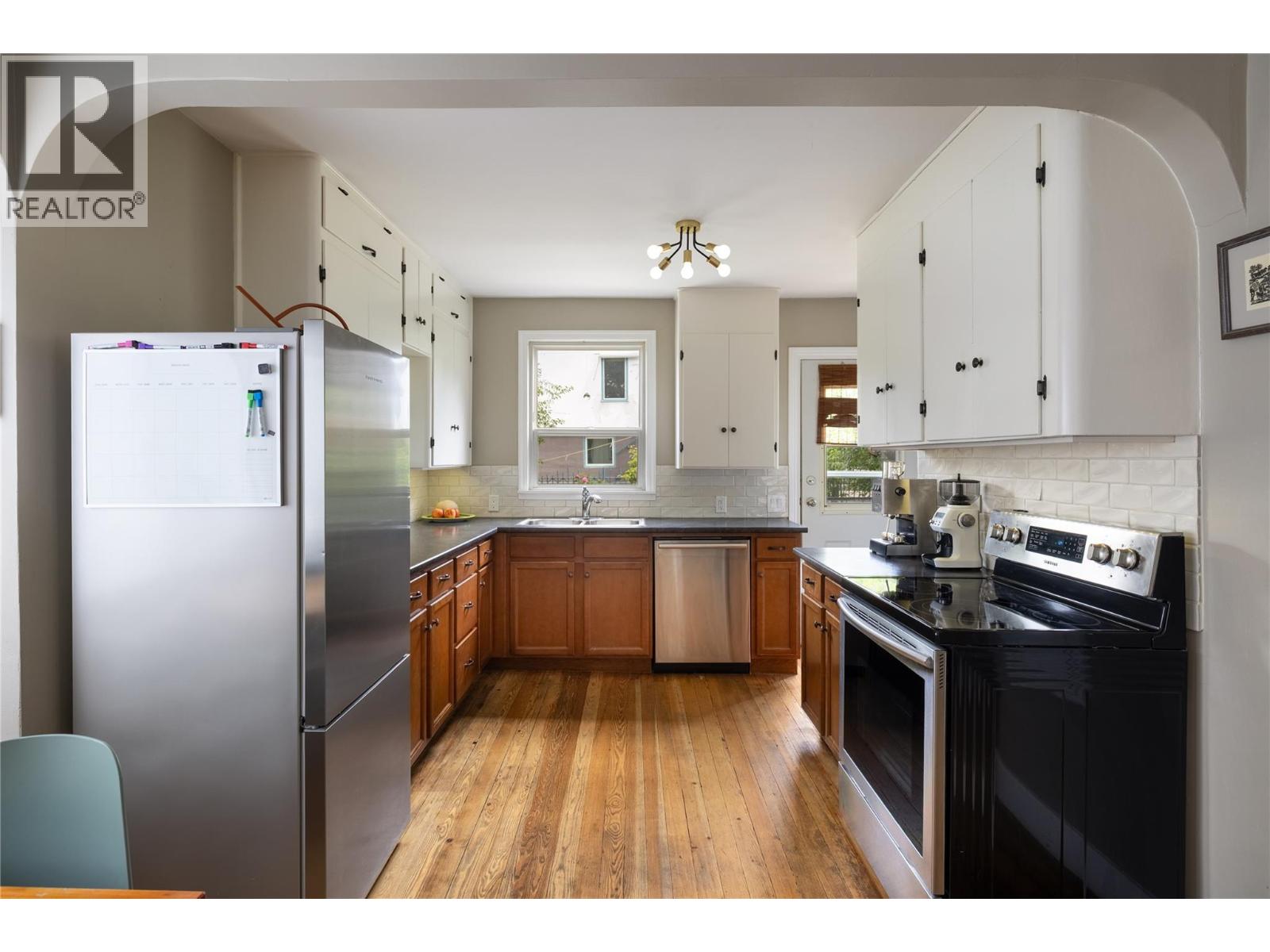 2105 32 Avenue - 19
