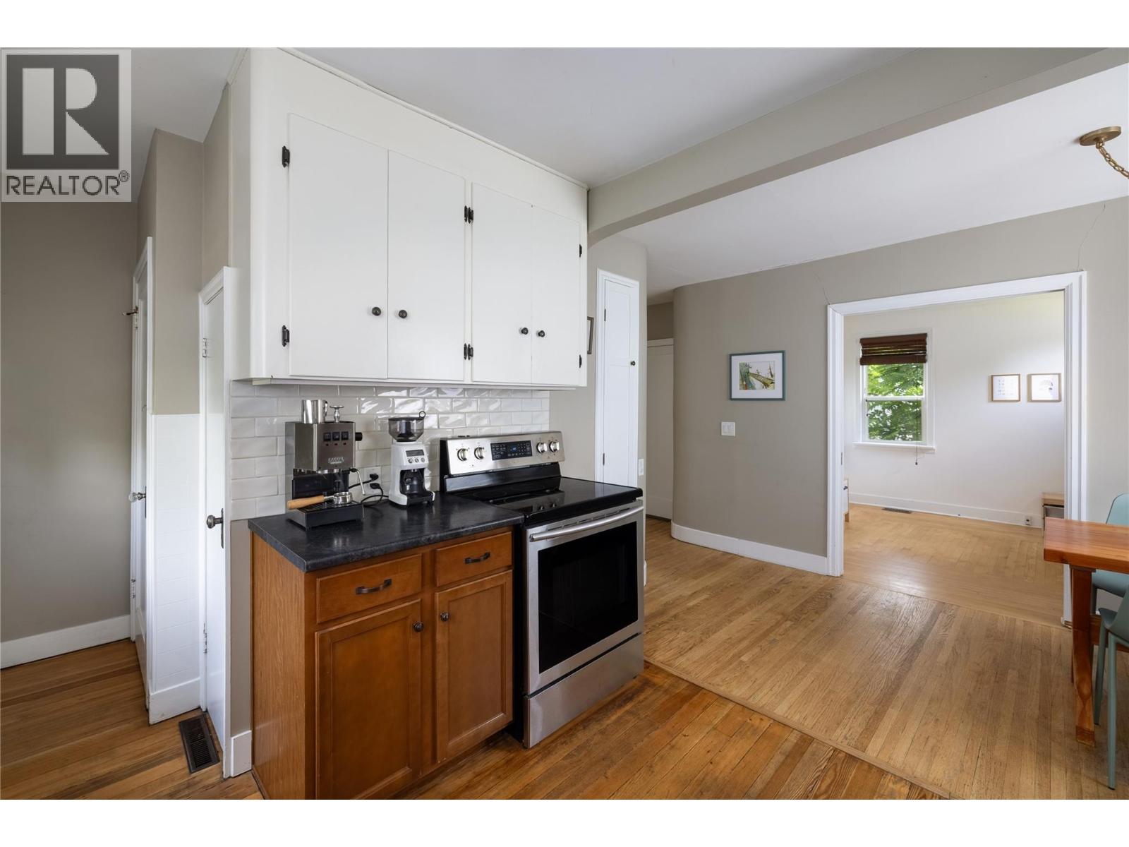 2105 32 Avenue - 23