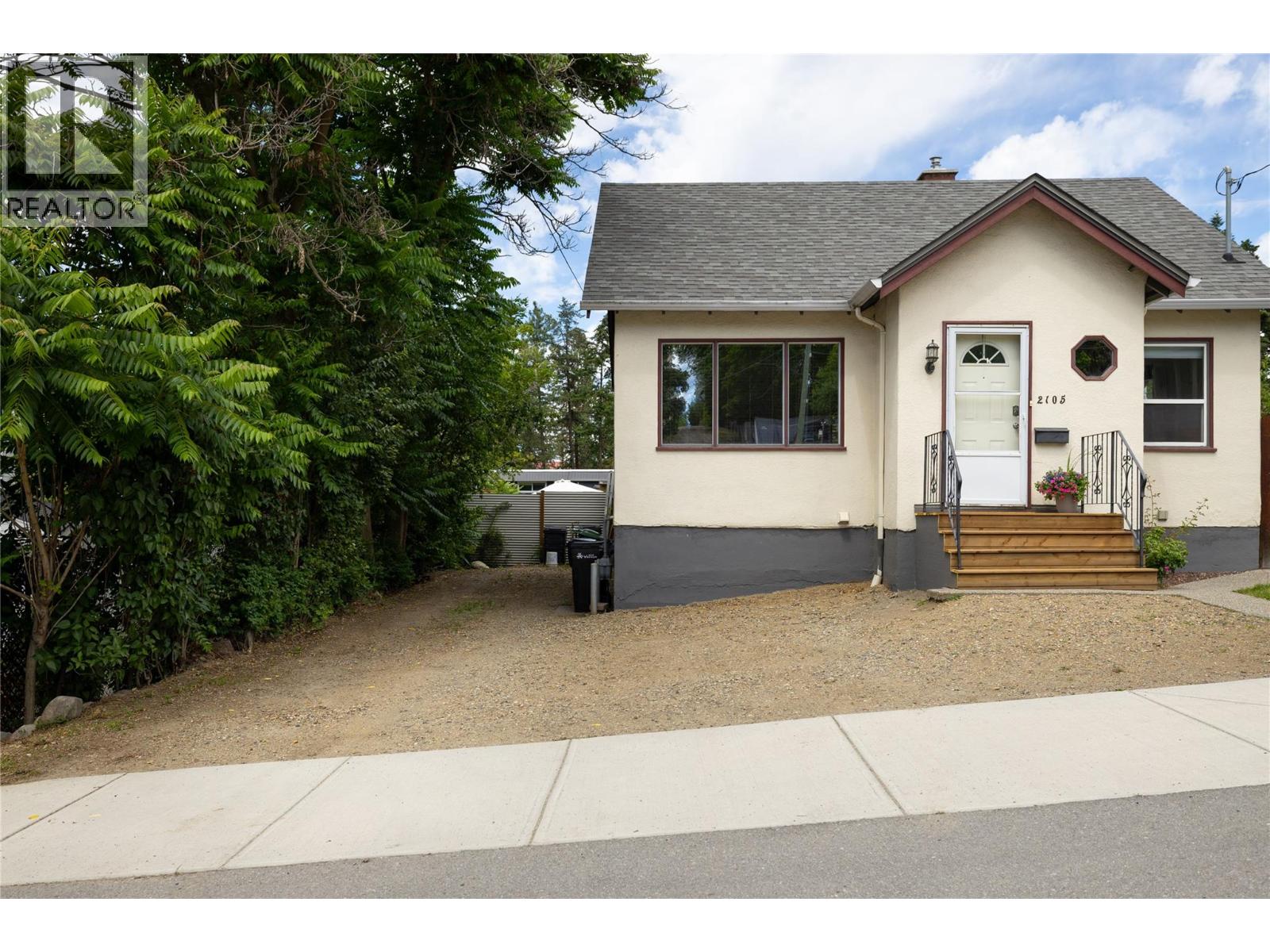 2105 32 Avenue - 3