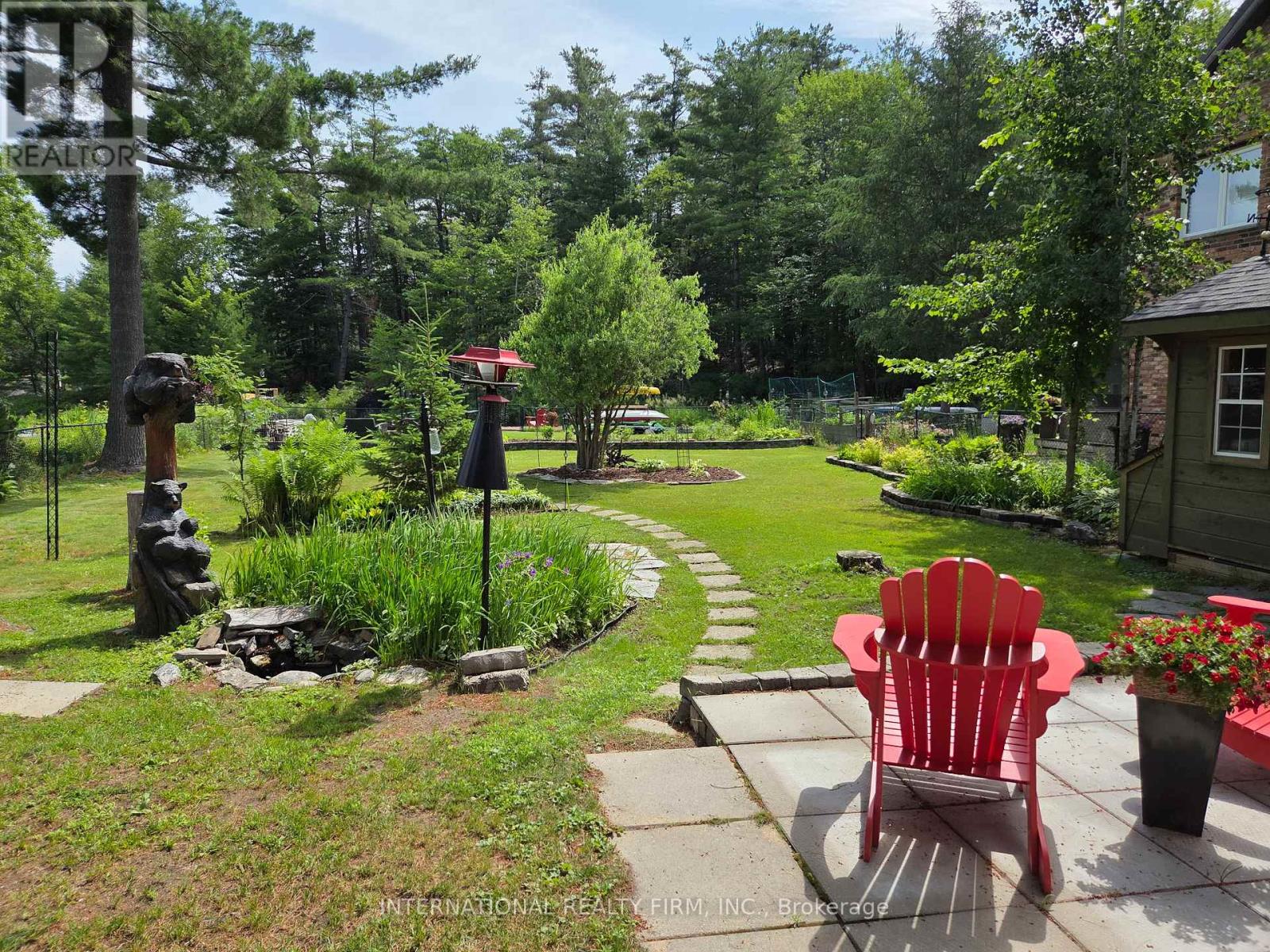 324 BETHUNE DRIVE N - 1