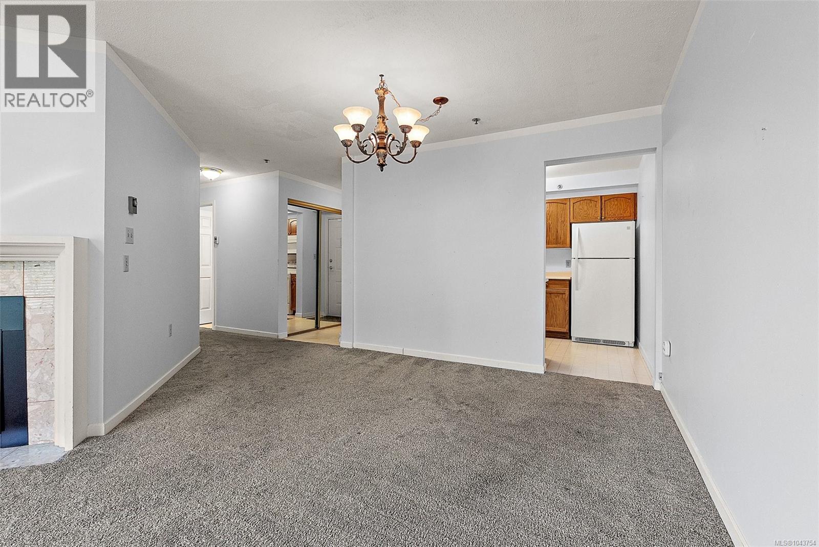 #212 3969 Shelbourne St - 10