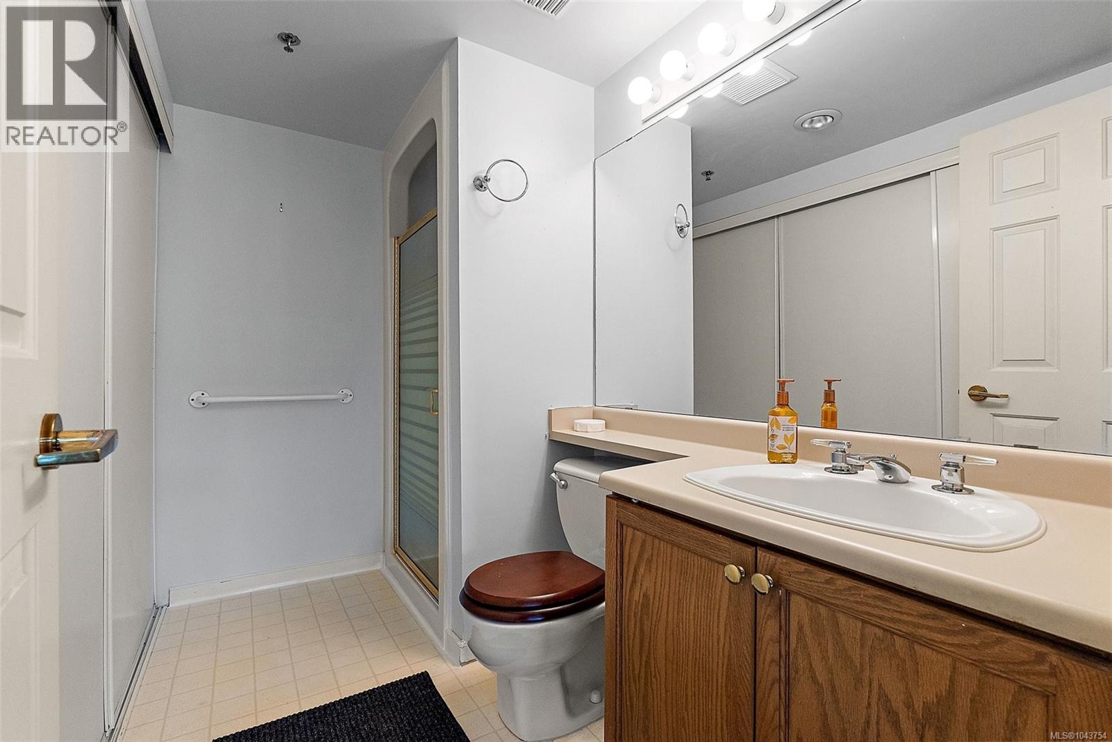 #212 3969 Shelbourne St - 14
