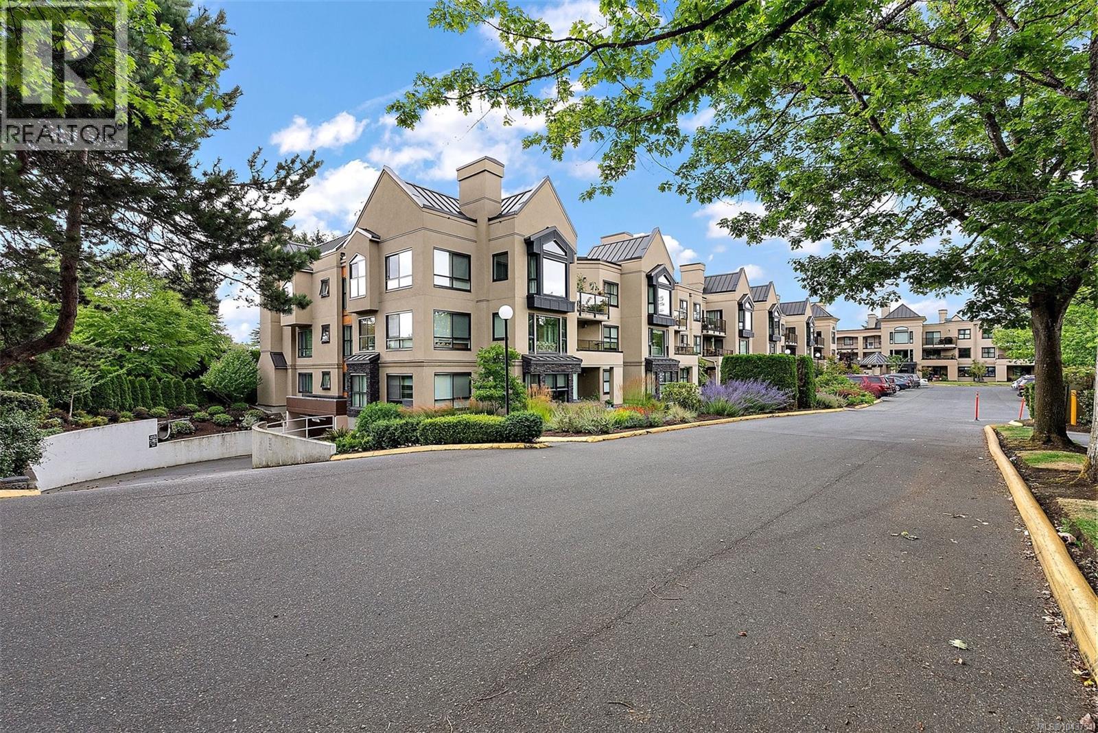 #212 3969 Shelbourne St - 2