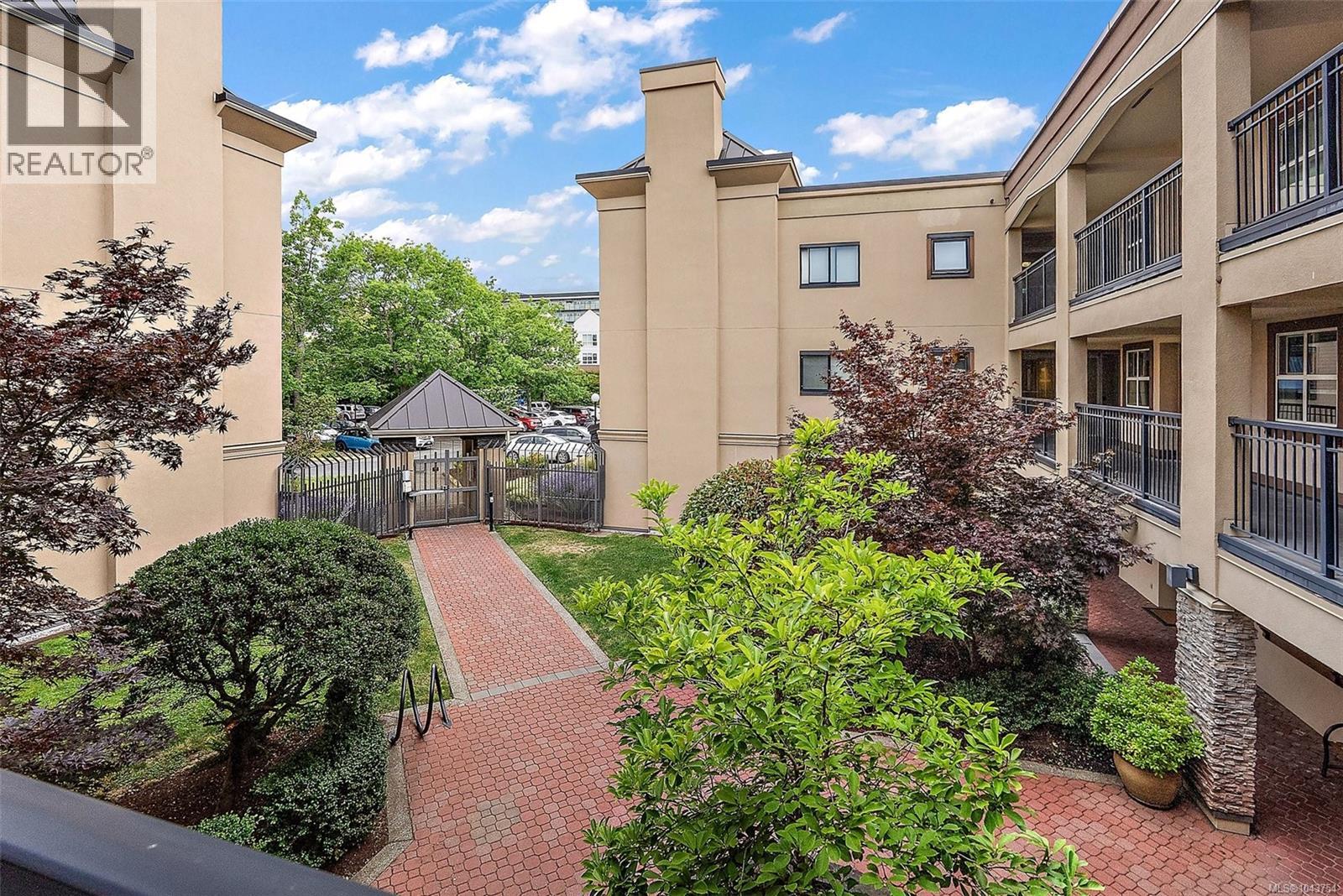 #212 3969 Shelbourne St - 23