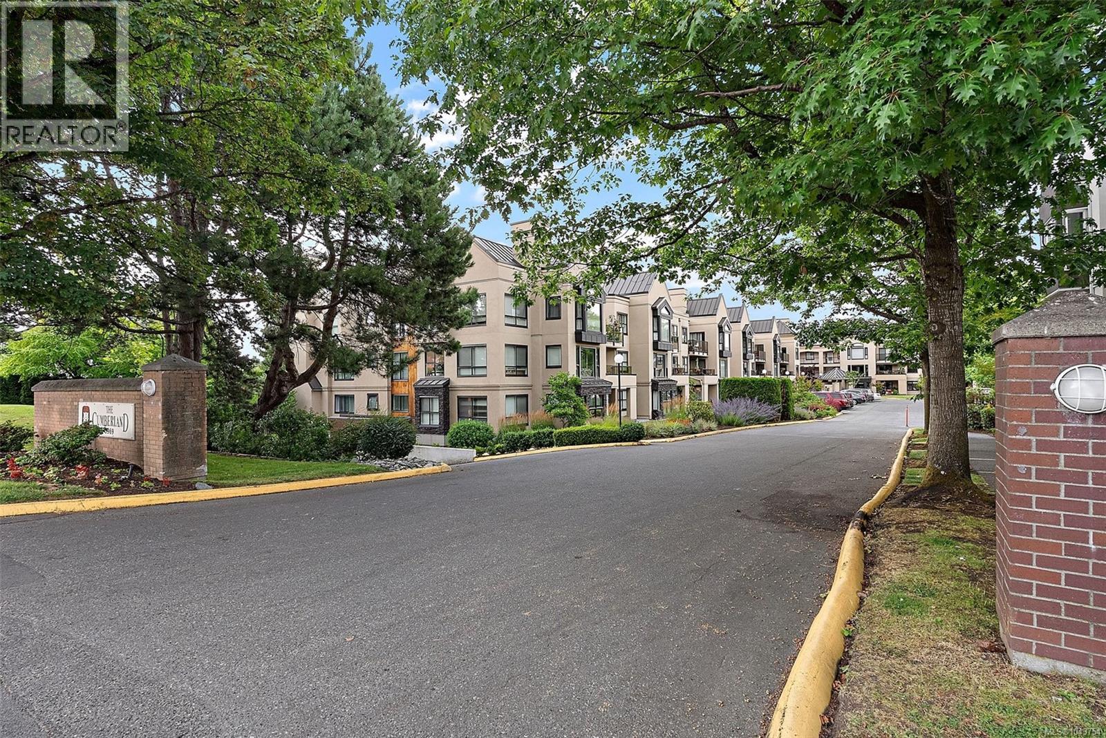 #212 3969 Shelbourne St - 29