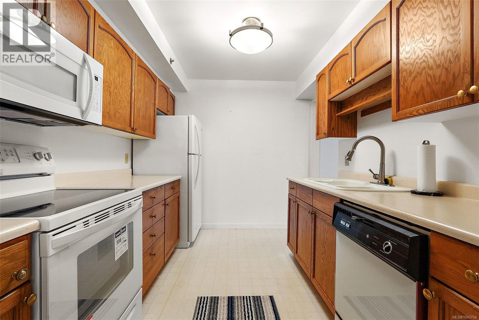 #212 3969 Shelbourne St - Image 5
