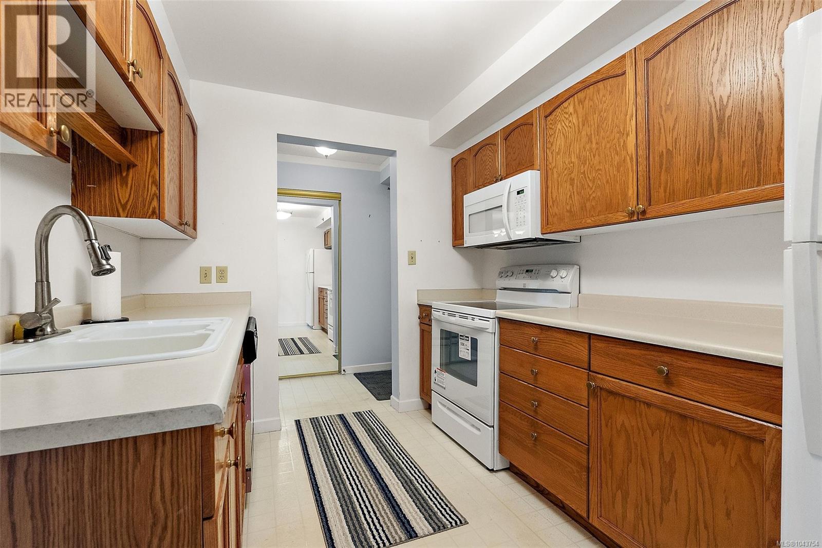 #212 3969 Shelbourne St - Image 6