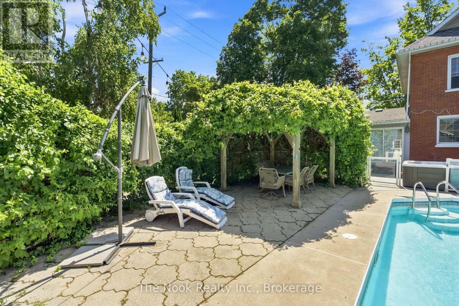 264 BENNET STREET - 40