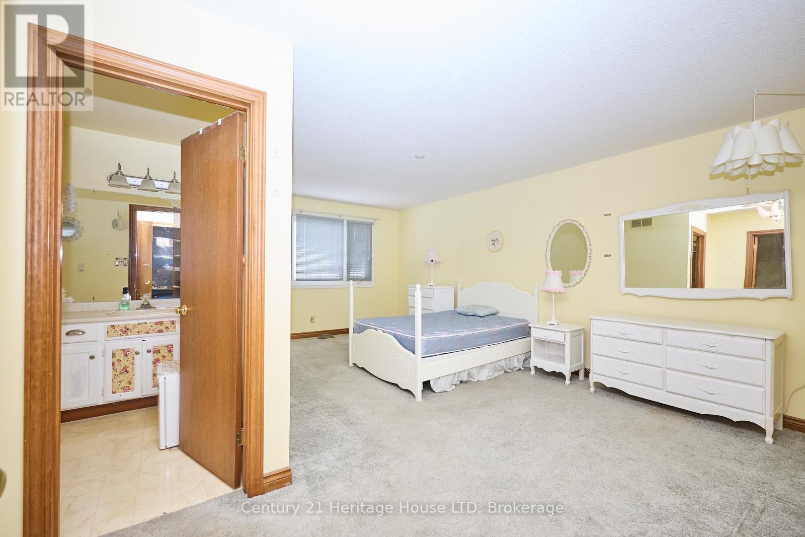 #20 2720 MEWBURN ROAD - 12