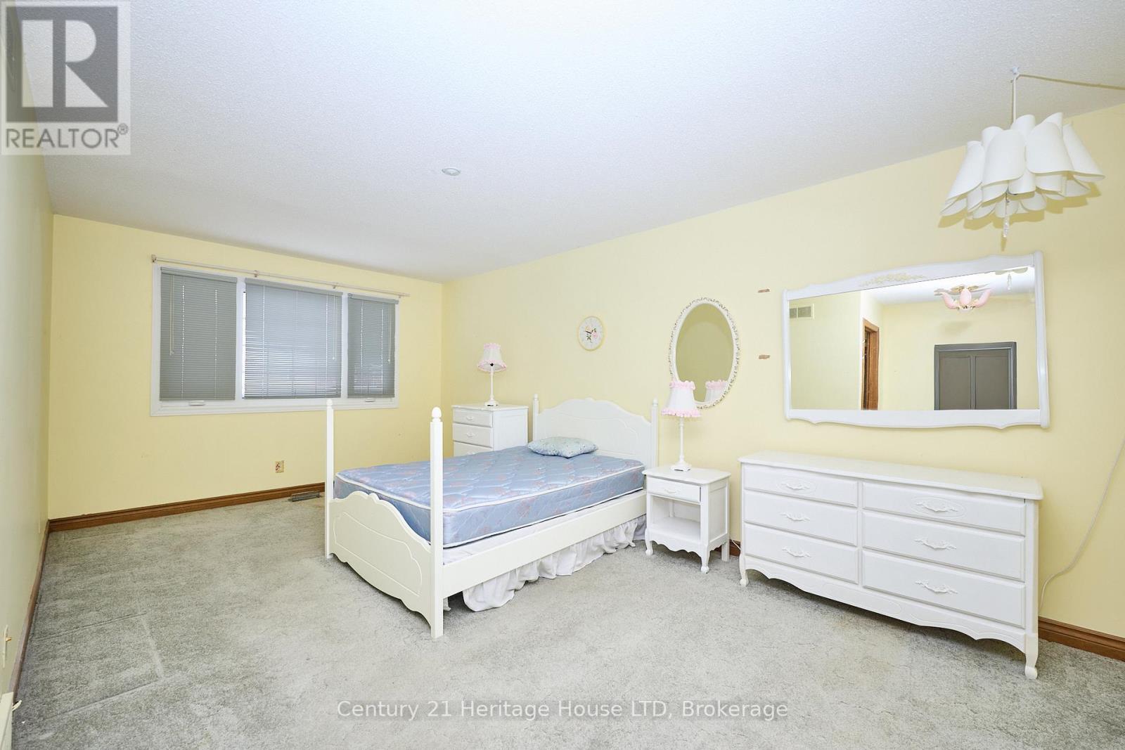 #20 2720 MEWBURN ROAD - 13