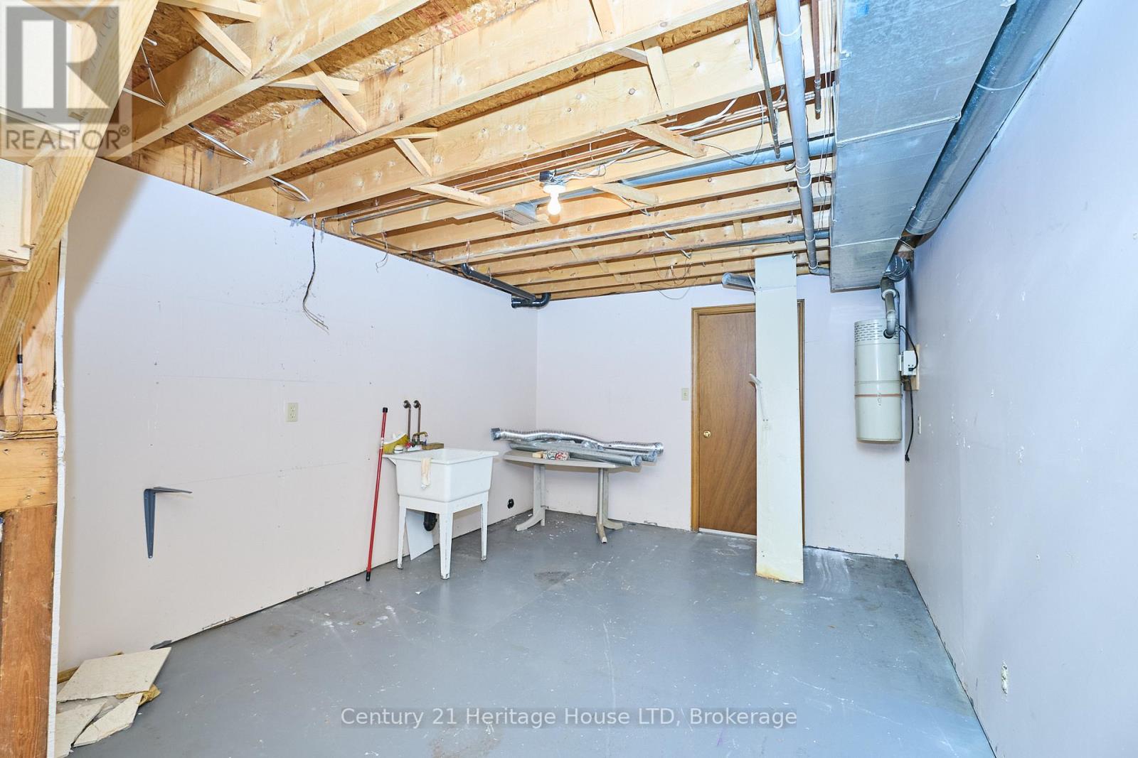 #20 2720 MEWBURN ROAD - 28