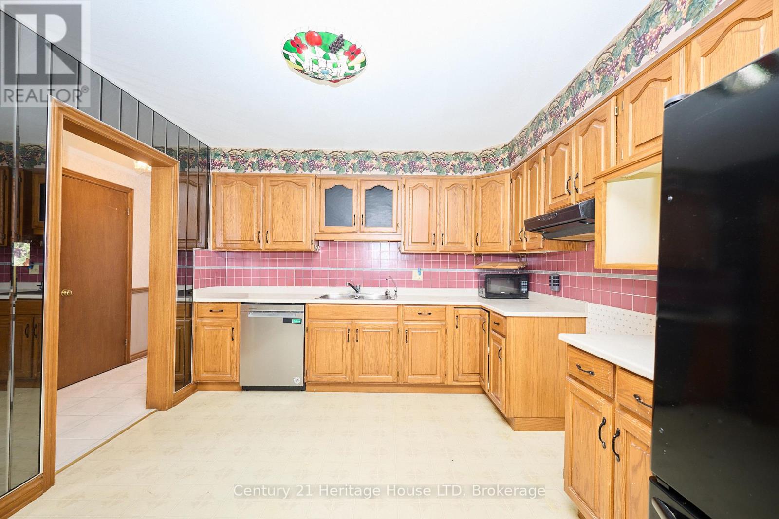 #20 2720 MEWBURN ROAD - 7