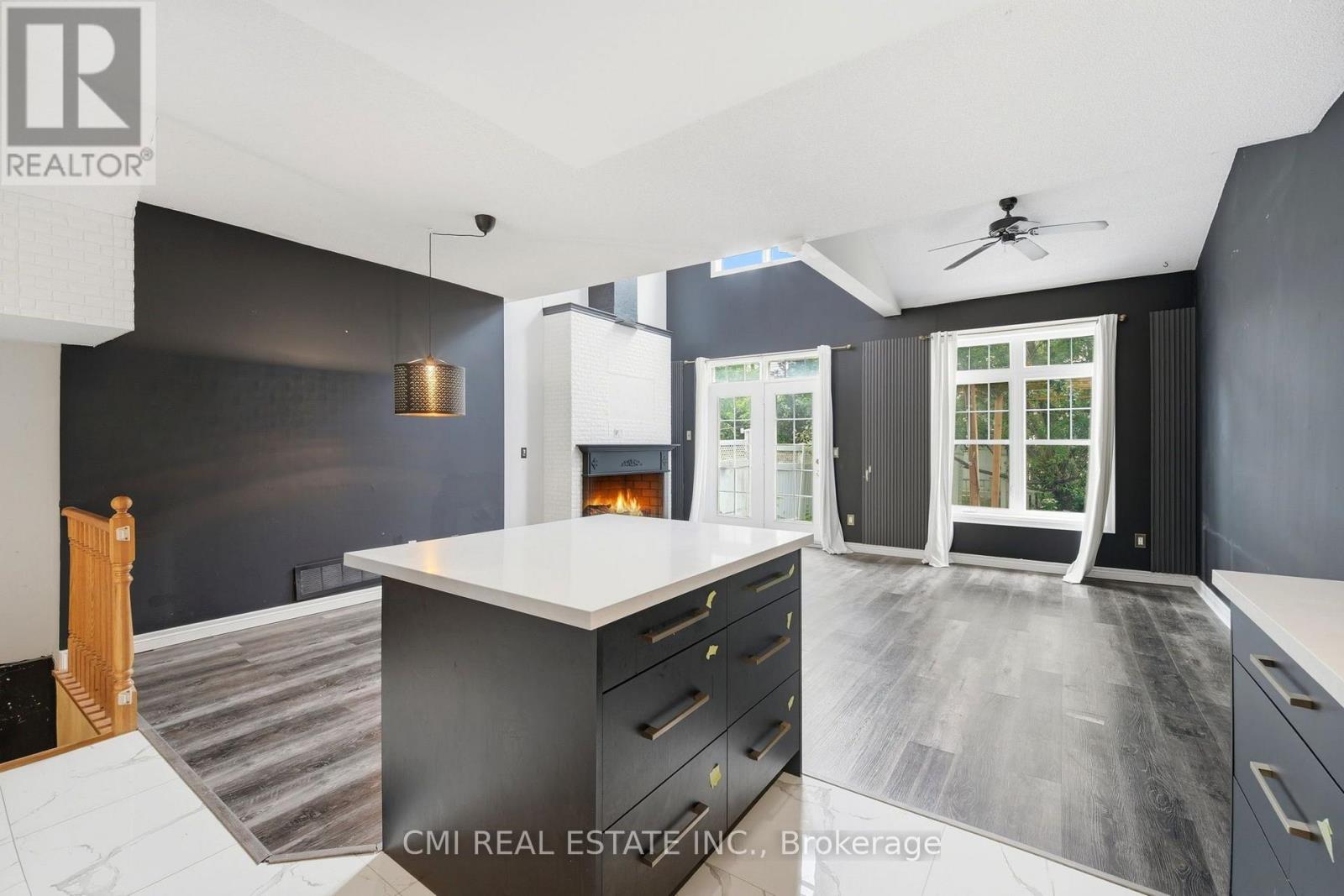 #21 1295 WHARF STREET - 11