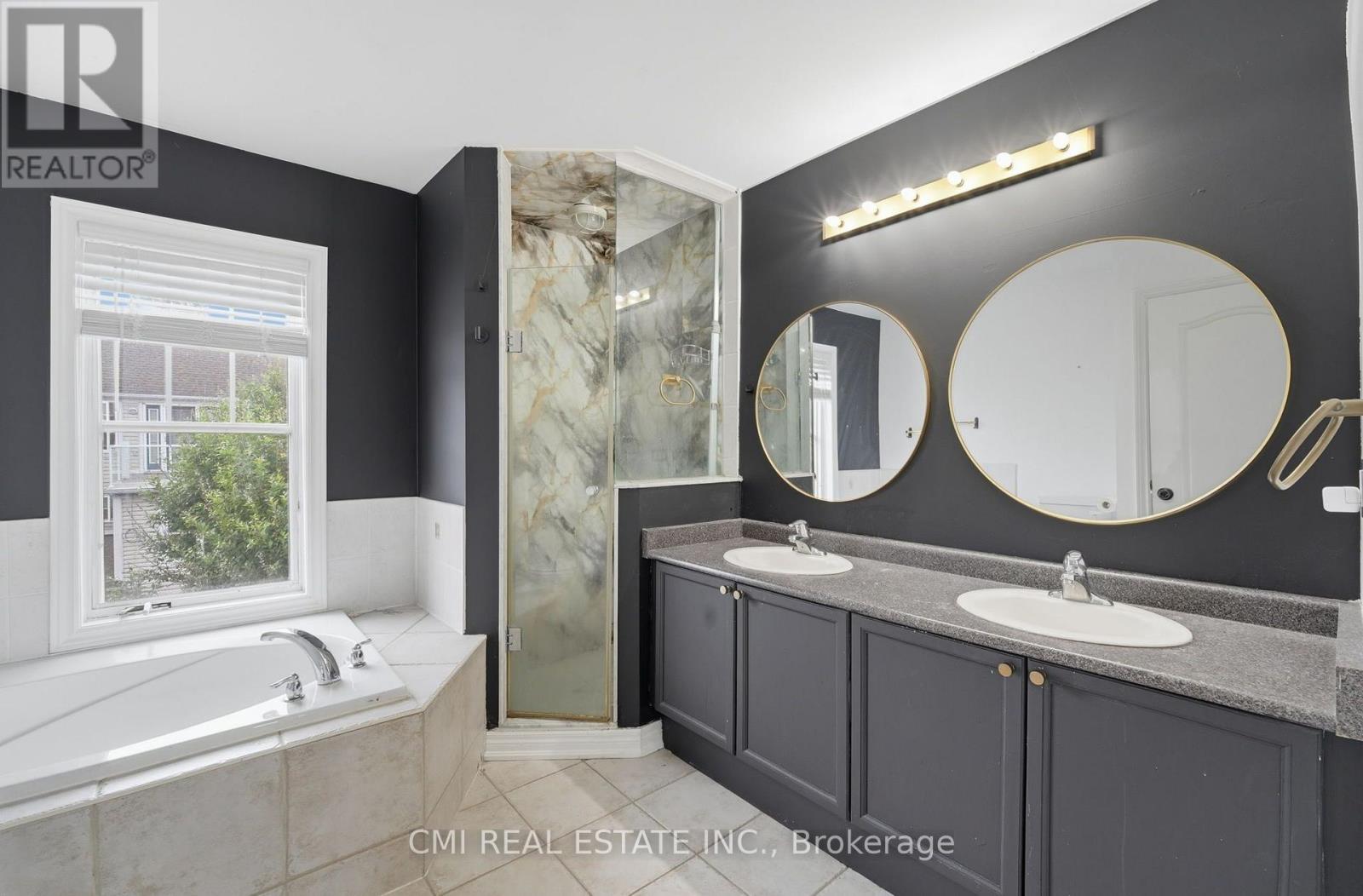 #21 1295 WHARF STREET - 30