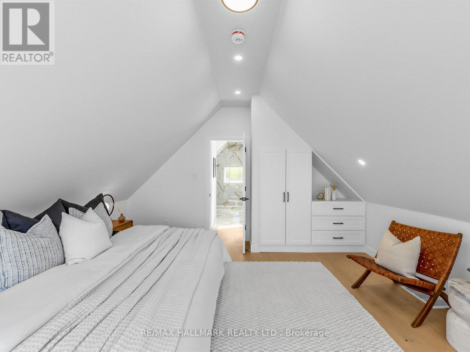 208 GAINSBOROUGH ROAD - Image 32