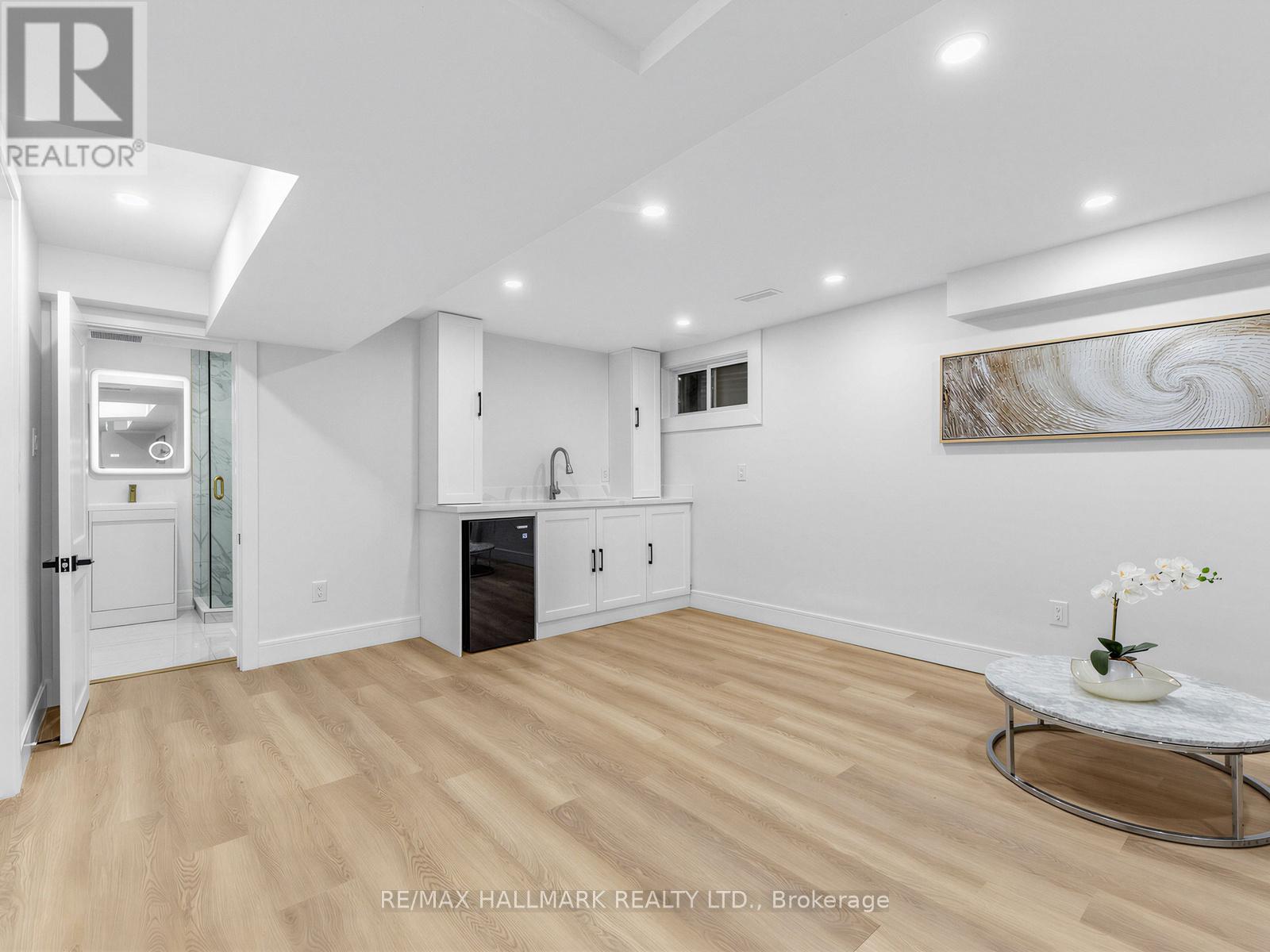 208 GAINSBOROUGH ROAD - Image 40