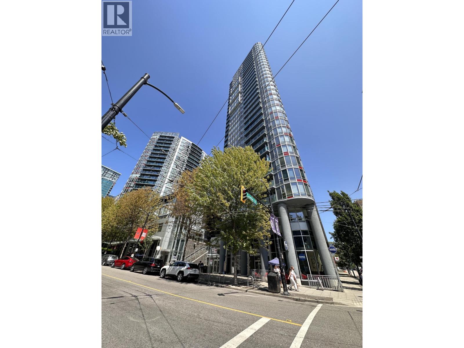 2108 233 ROBSON STREET