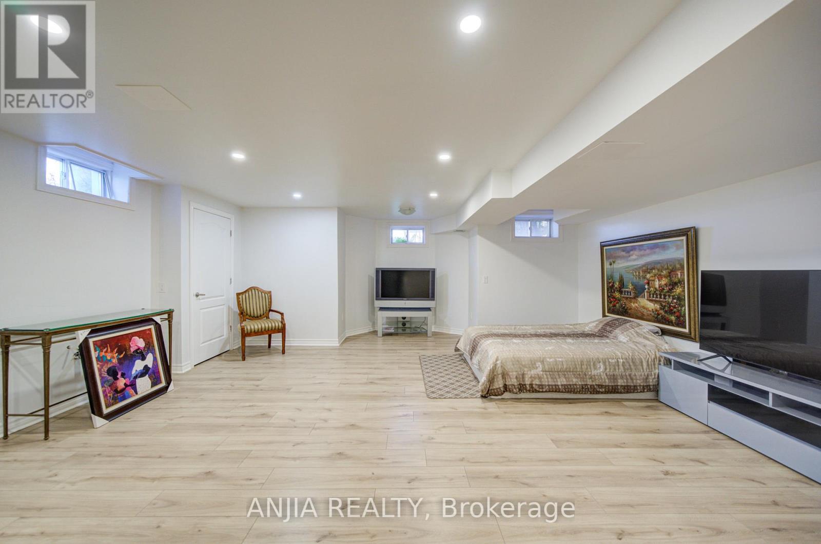 6926 14TH AVENUE - 39