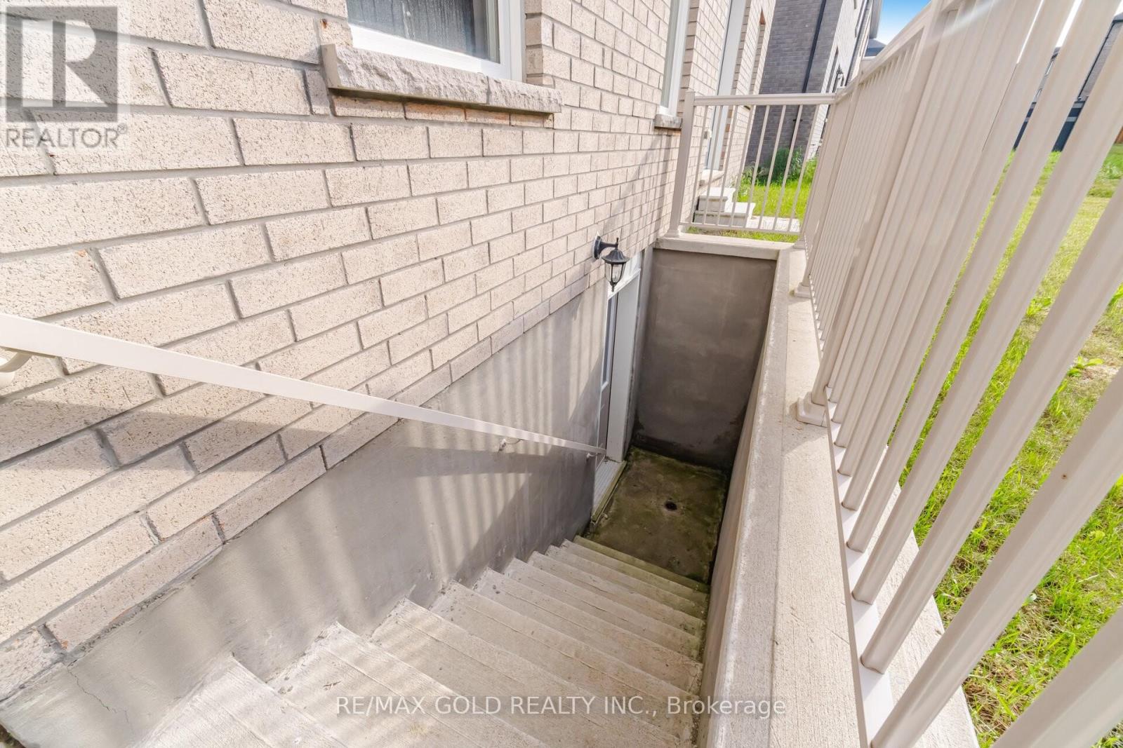 1583 STOVELL CRESCENT - 26