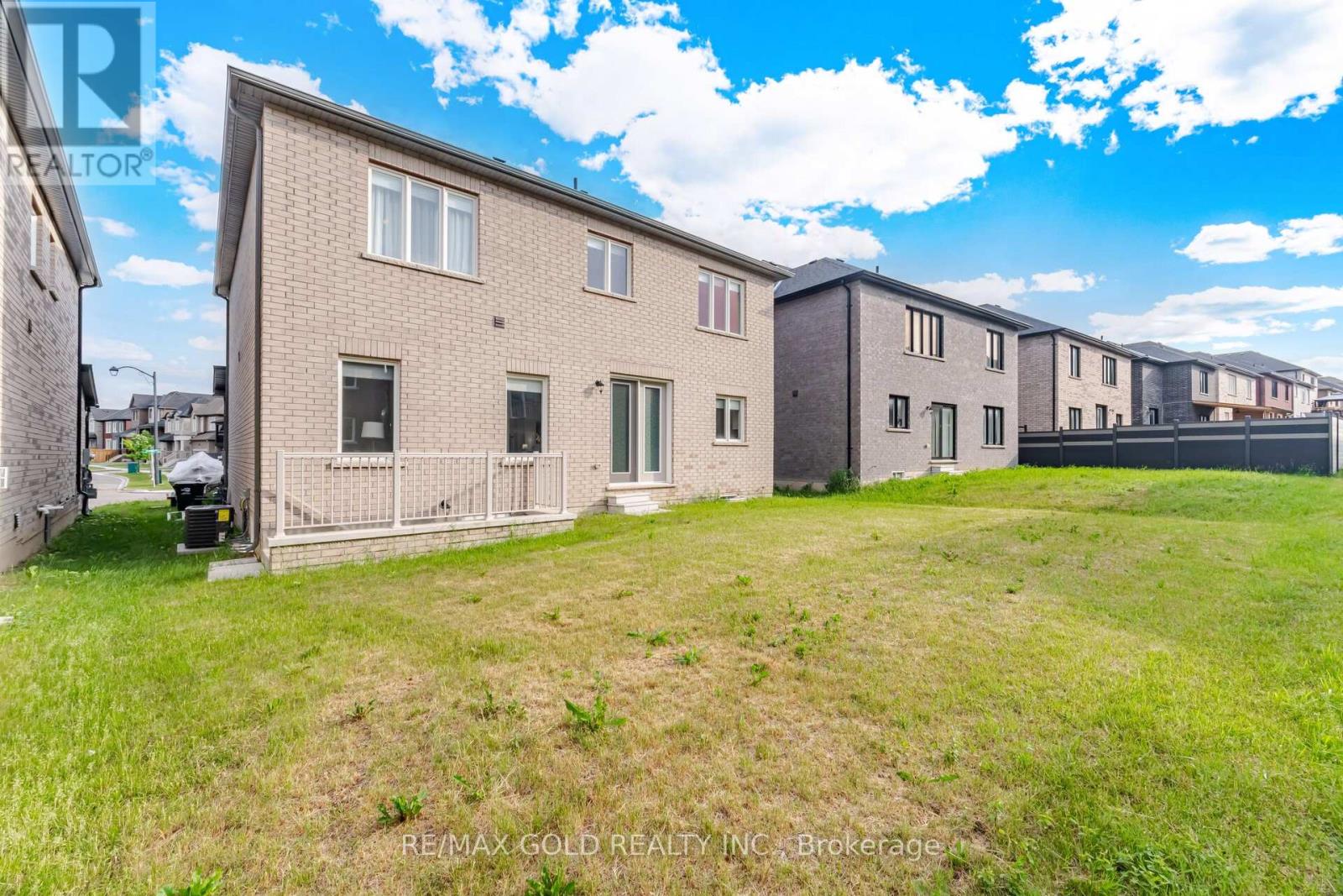 1583 STOVELL CRESCENT - 28