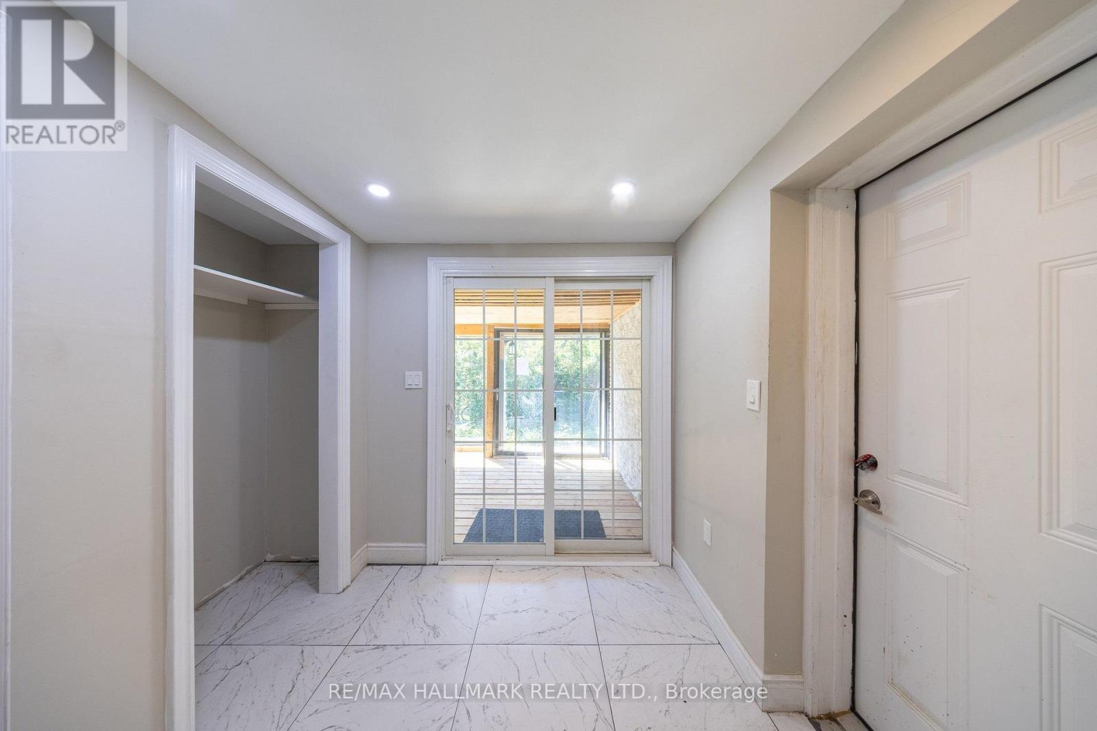 109 THICKSON ROAD S - 20