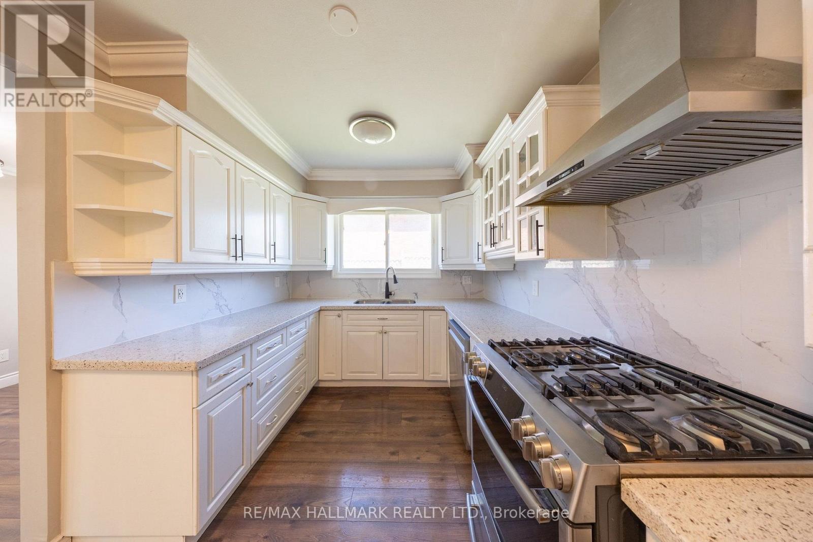 109 THICKSON ROAD S - 17