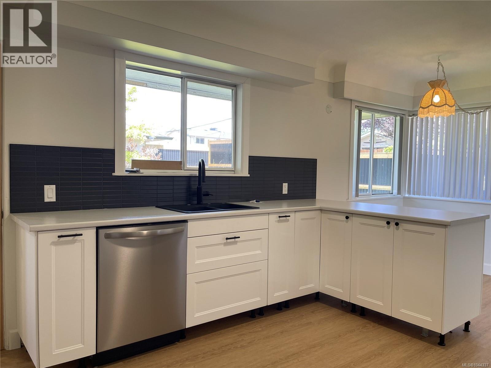 3811 Morton St - 6