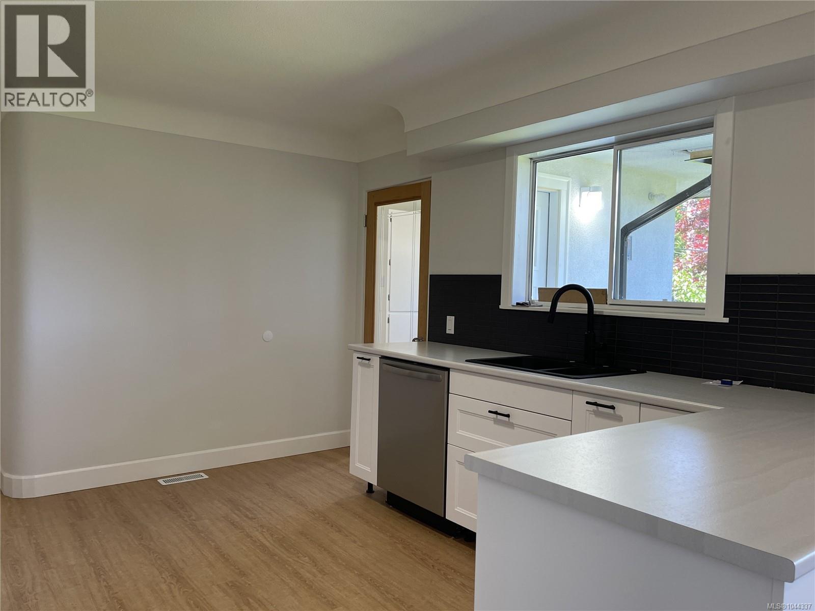 3811 Morton St - 8