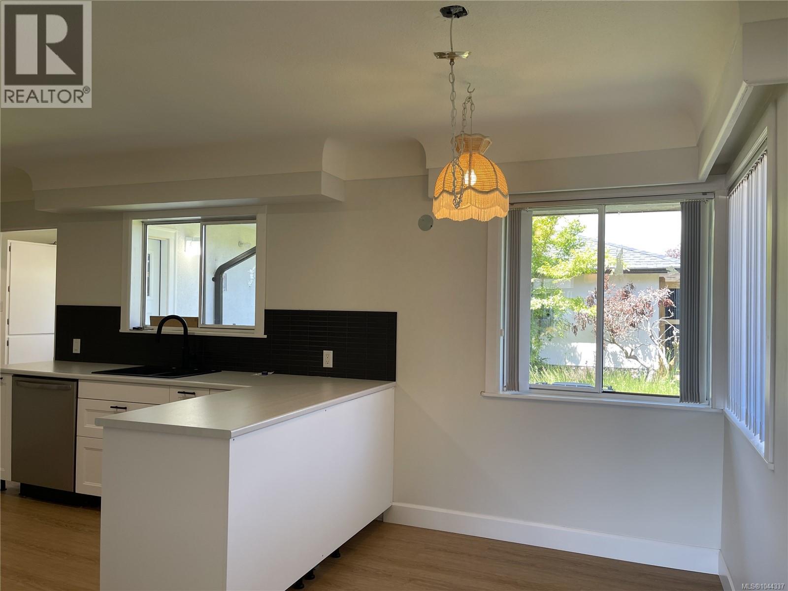 3811 Morton St - 9
