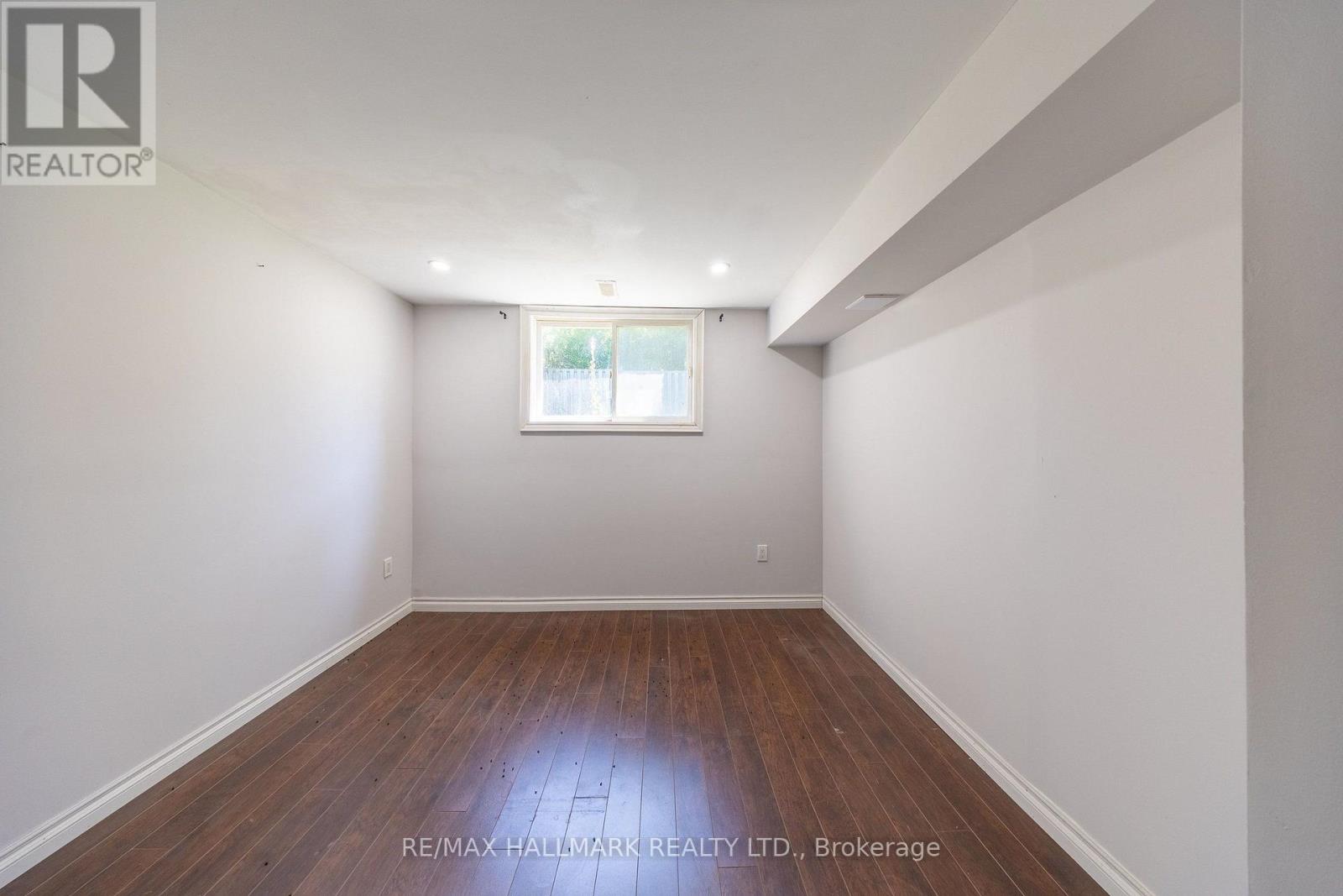 109 THICKSON ROAD S - 40