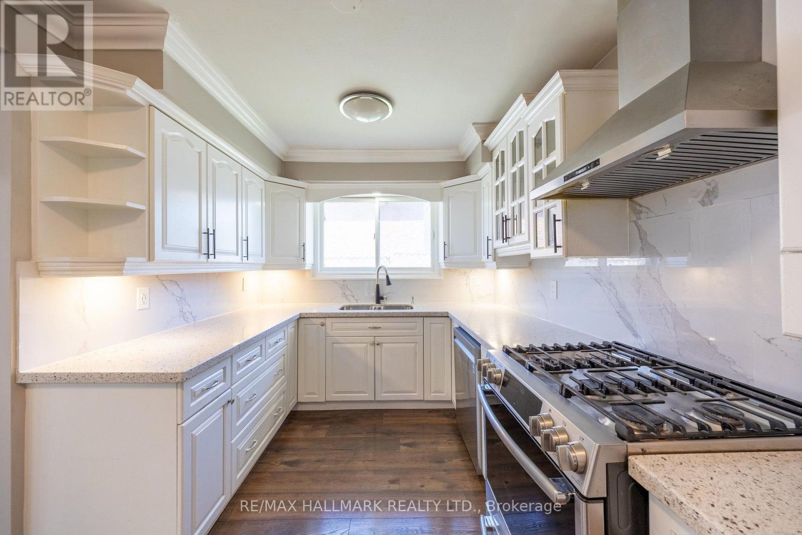 109 THICKSON ROAD S - 18