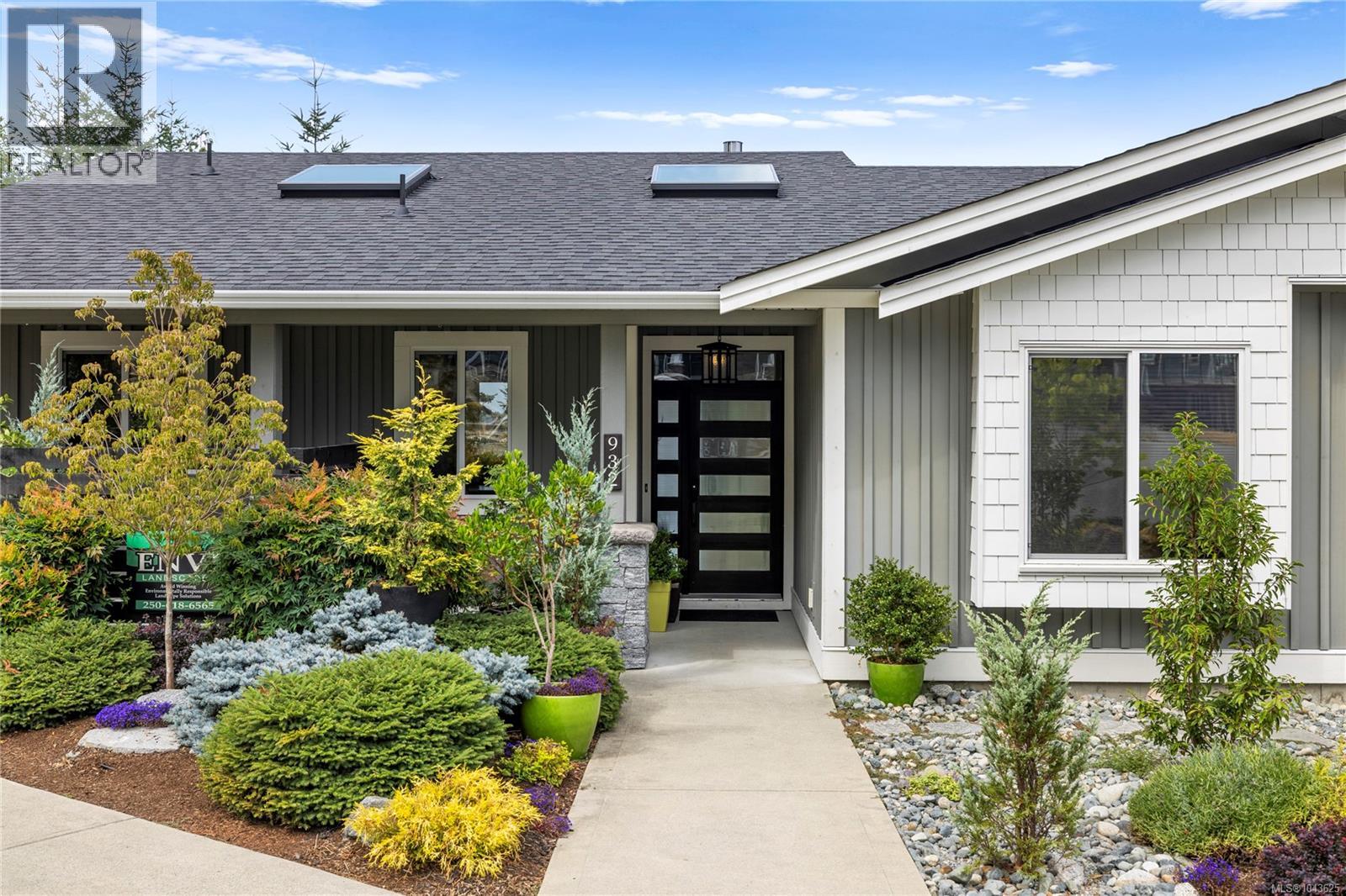 932 Hanington Rd - 2