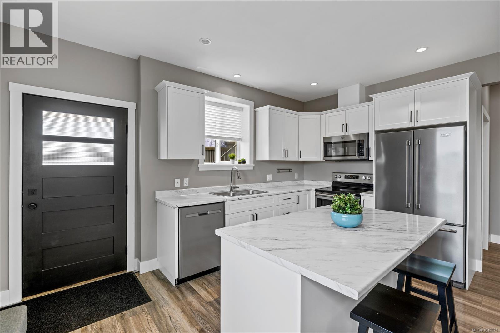 932 Hanington Rd - 32