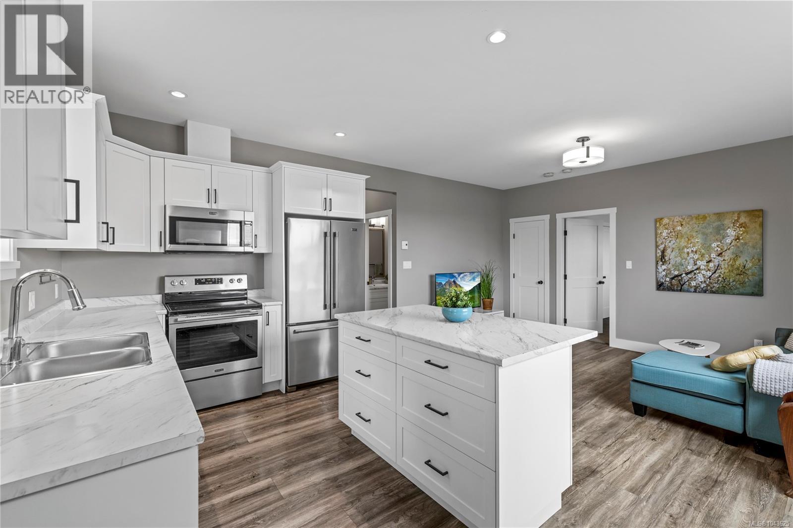 932 Hanington Rd - 33