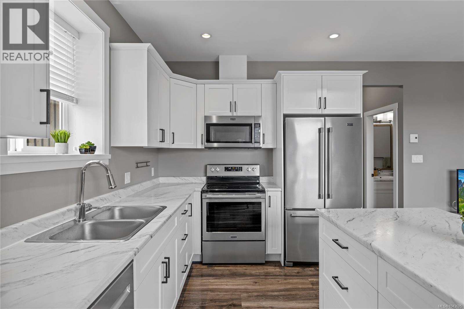 932 Hanington Rd - 34