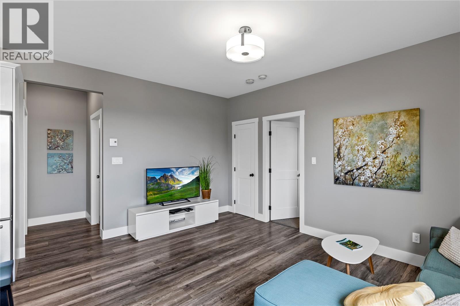 932 Hanington Rd - 37