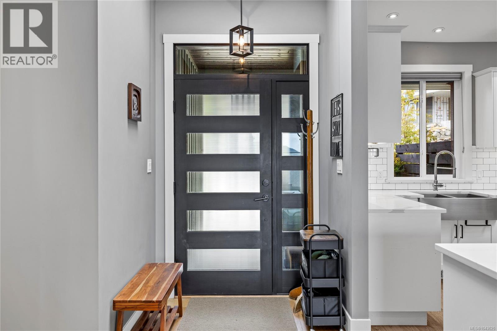 932 Hanington Rd - 4